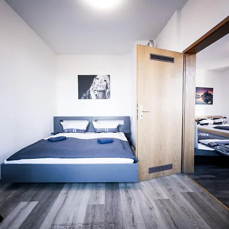 Mit 2 Schlafzimmern & Esszimmer - Schnelles Internet Und Nah Zu Porsche, Dhl & Flughafen Apartman *