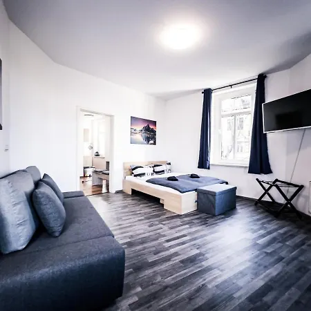 Apartman Mit 2 Schlafzimmern & Esszimmer - Schnelles Internet Und Nah Zu Porsche, Dhl & Flughafen