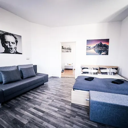 Apartman Mit 2 Schlafzimmern & Esszimmer - Schnelles Internet Und Nah Zu Porsche, Dhl & Flughafen