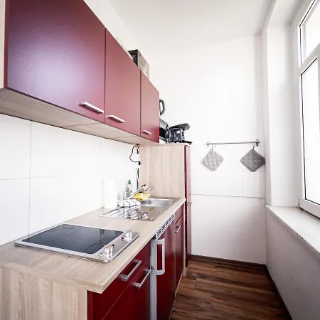 Apartman Mit 2 Schlafzimmern & Esszimmer - Schnelles Internet Und Nah Zu Porsche, Dhl & Flughafen *