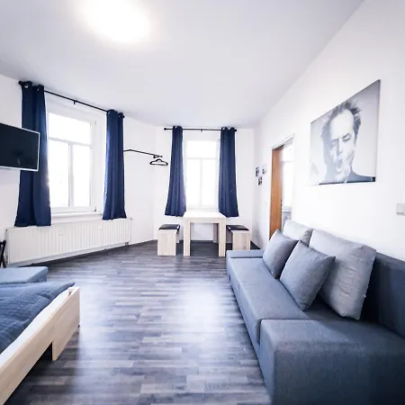 Mit 2 Schlafzimmern & Esszimmer - Schnelles Internet Und Nah Zu Porsche, Dhl & Flughafen Apartman
