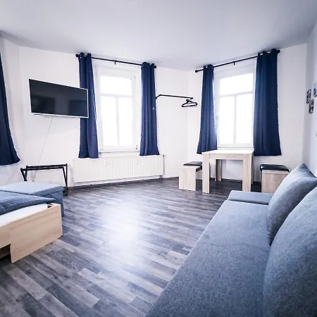 Mit 2 Schlafzimmern & Esszimmer - Schnelles Internet Und Nah Zu Porsche, Dhl & Flughafen Apartman Lipcse
