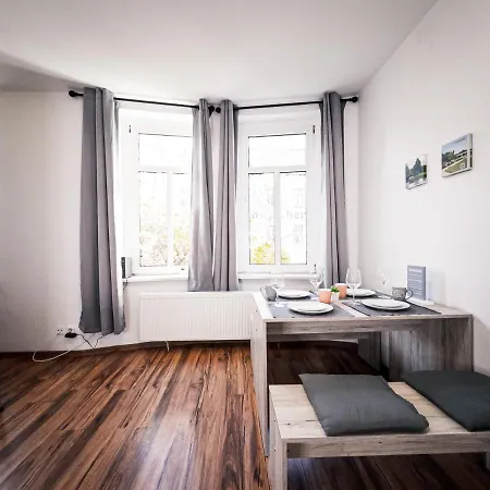 Apartman Mit 2 Schlafzimmern & Esszimmer - Schnelles Internet Und Nah Zu Porsche, Dhl & Flughafen