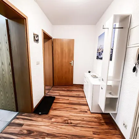 Apartman Mit 2 Schlafzimmern & Esszimmer - Schnelles Internet Und Nah Zu Porsche, Dhl & Flughafen